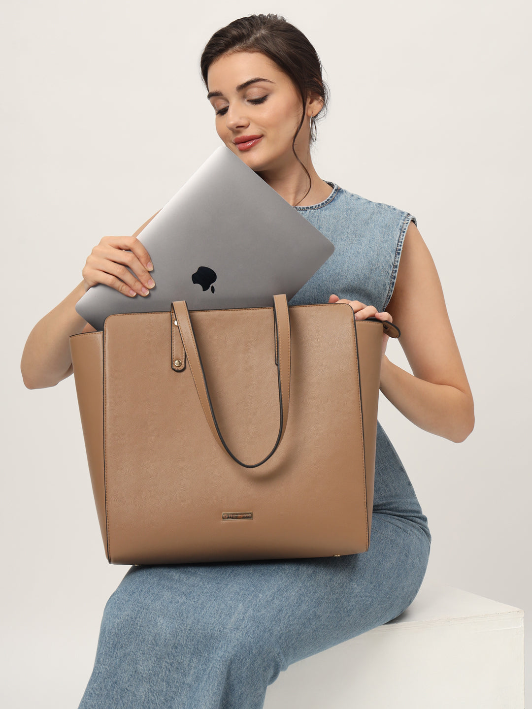 Beyond+ Tote with Zipper Beige