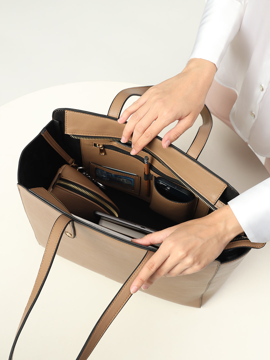Beyond+ Tote with Zipper Beige