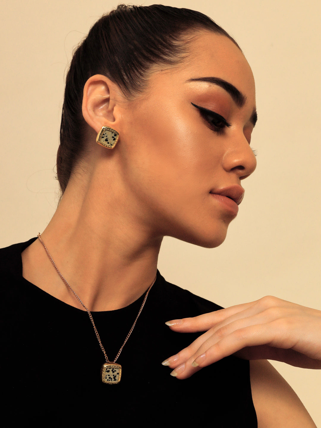 Noemie Pendant + chain