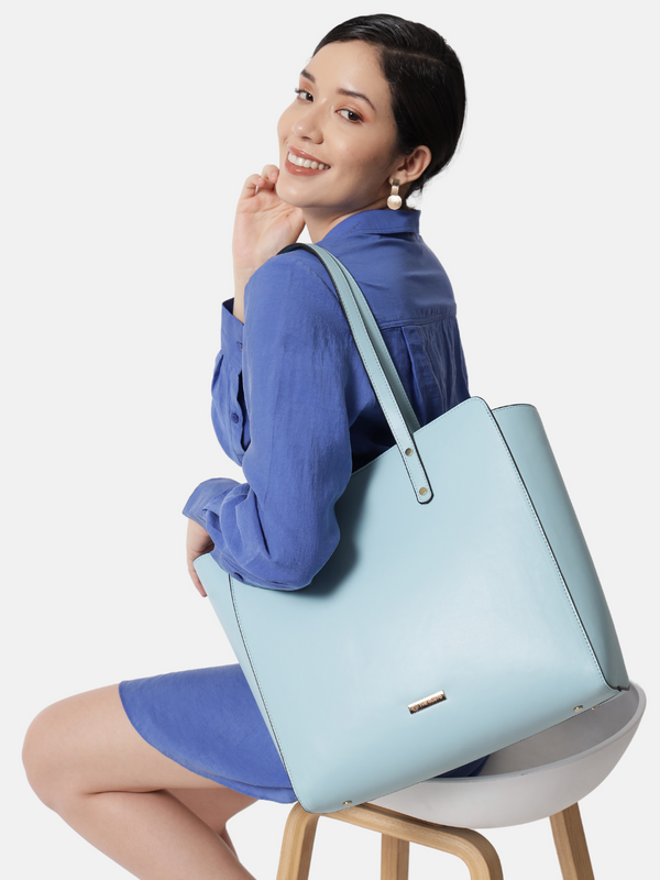 Beyond+ Tote with Zipper Light Blue