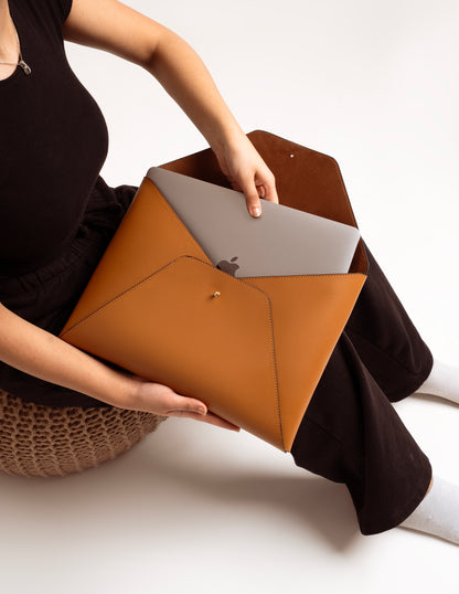 Beyond+ Tote & Grace laptop Sleeve Combo Tan