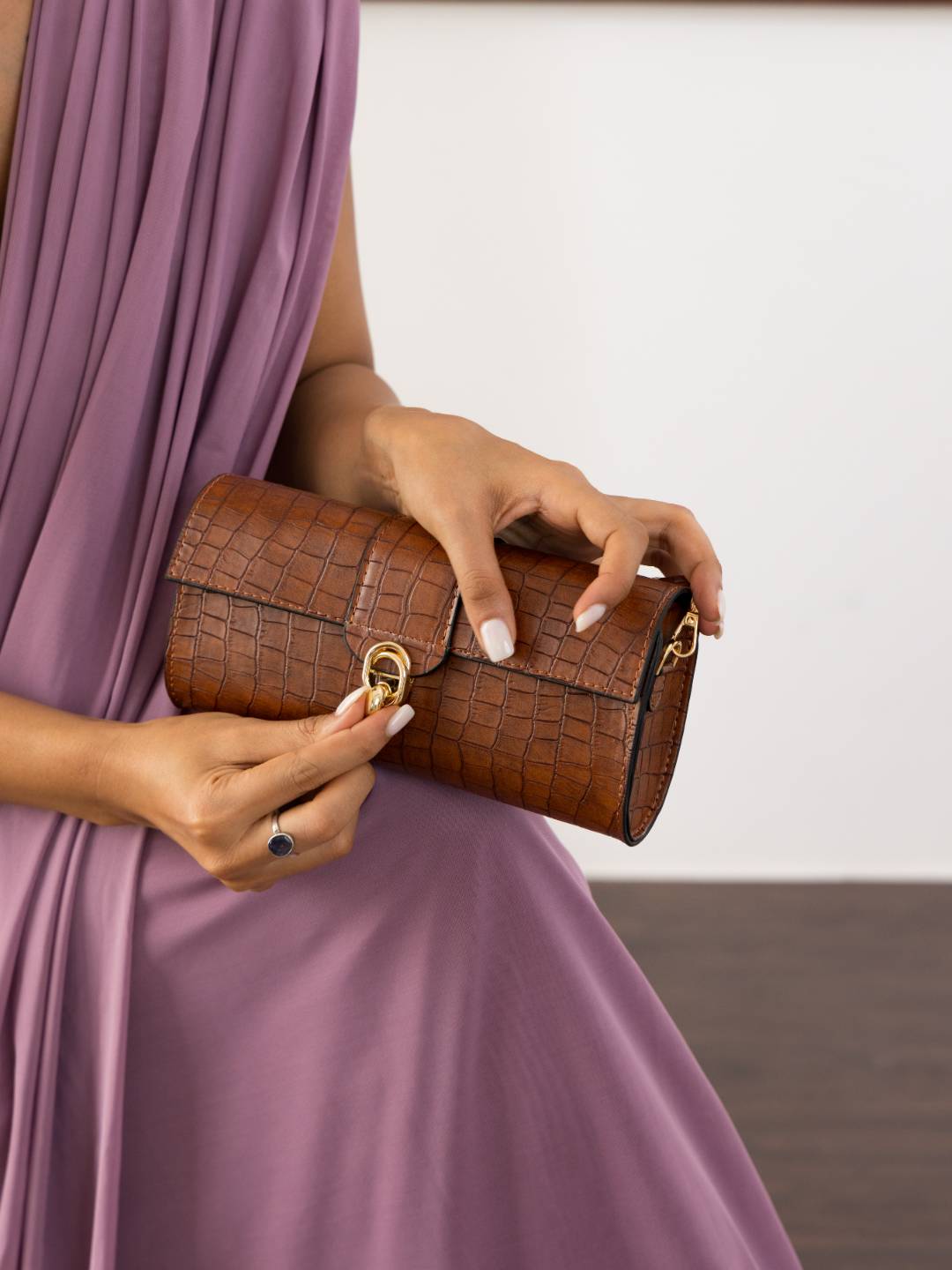 Barrel Clutch/Sling Croco Tan