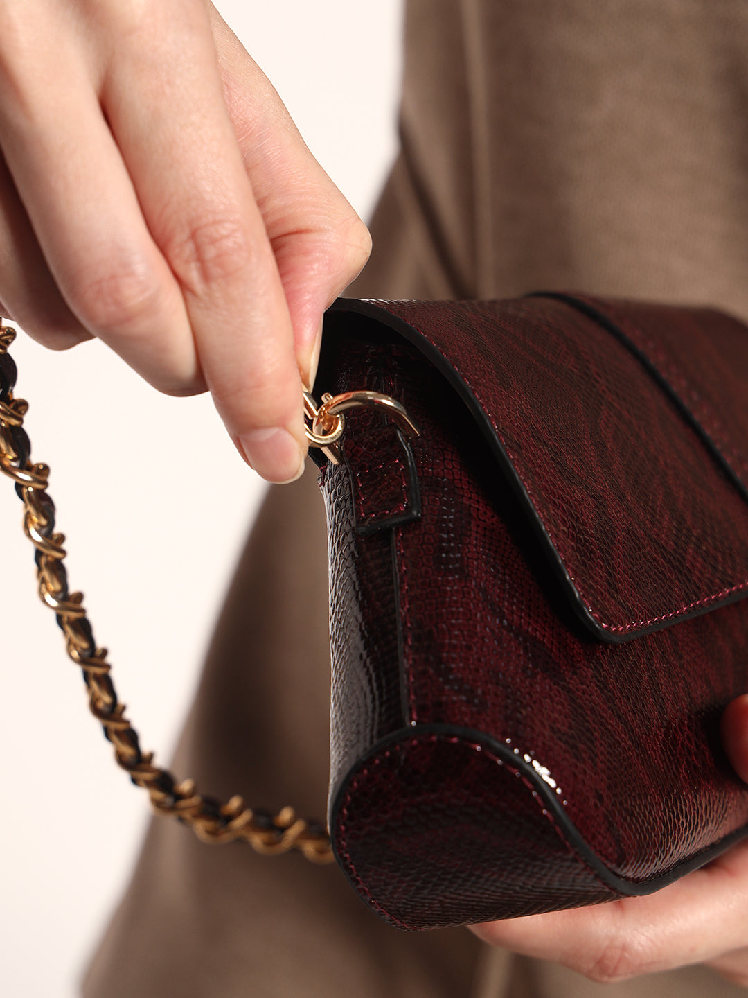 Bella Clutch Sling Wine