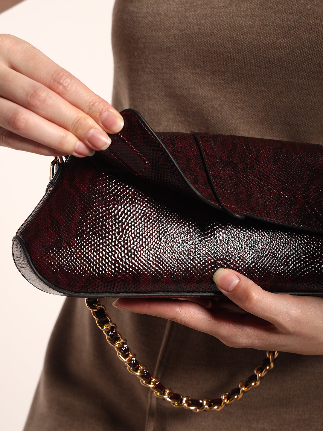 Bella Clutch Sling Wine