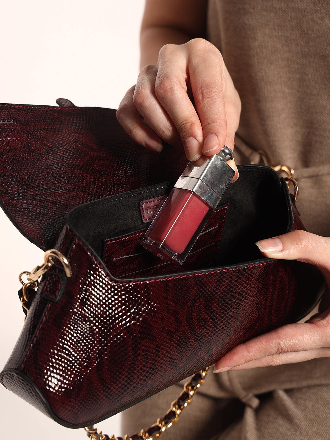 Bella Clutch Sling Wine